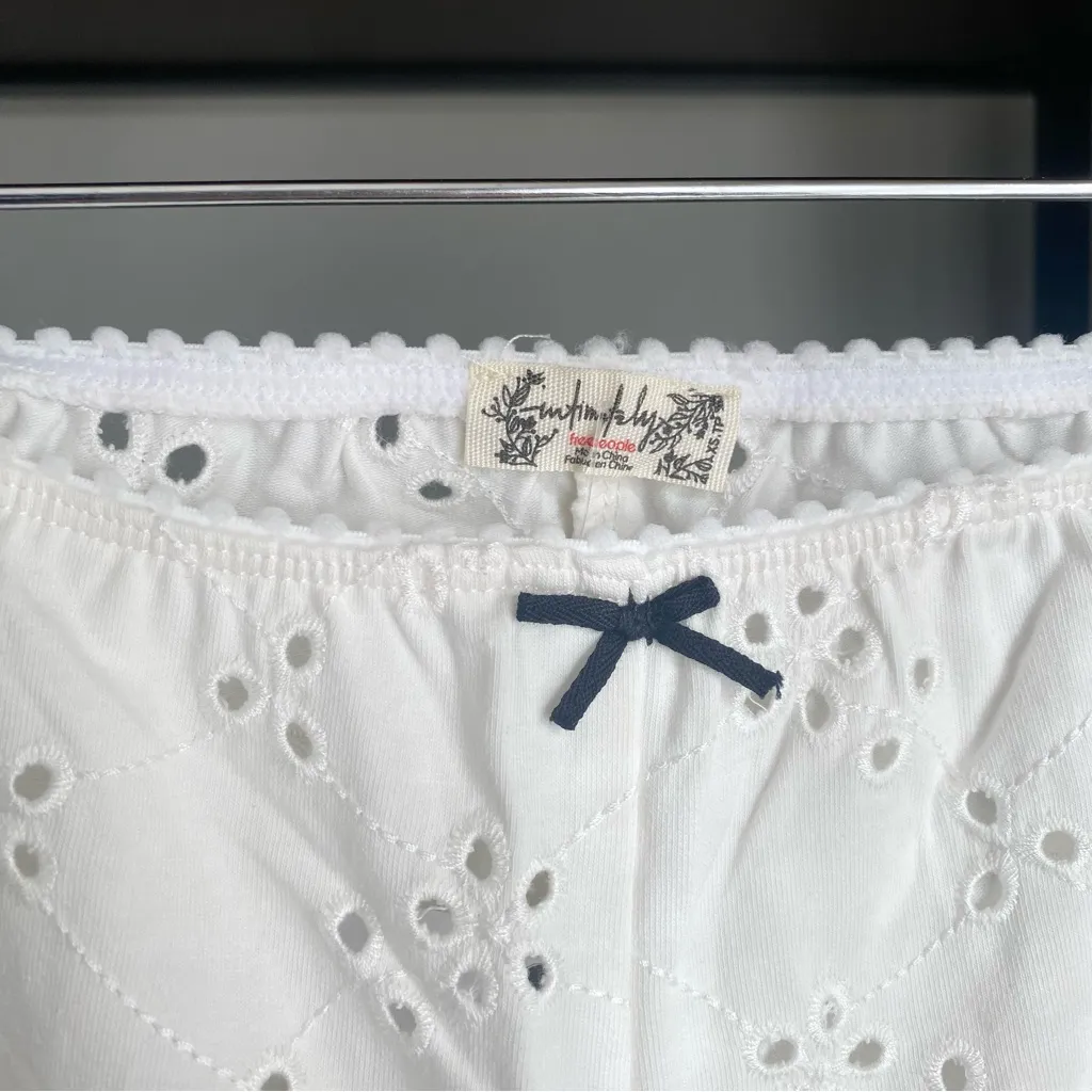 NWT Free People Intimately Full Bloom Capris - Image 5