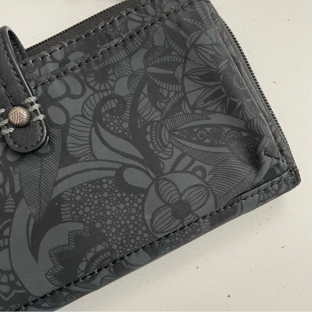 The Sak Sakroots Croosbody Purse Wallet Floral iPhone Cell Phone Black Grey - Image 3