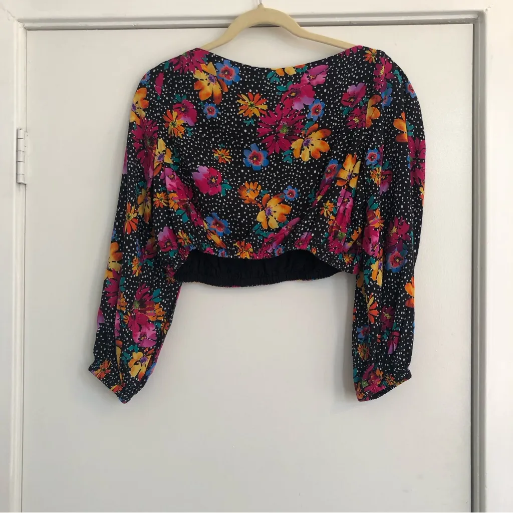 Revolve Majorelle Swift long sleeve crop top black dot multicolor floral pink - Image 6
