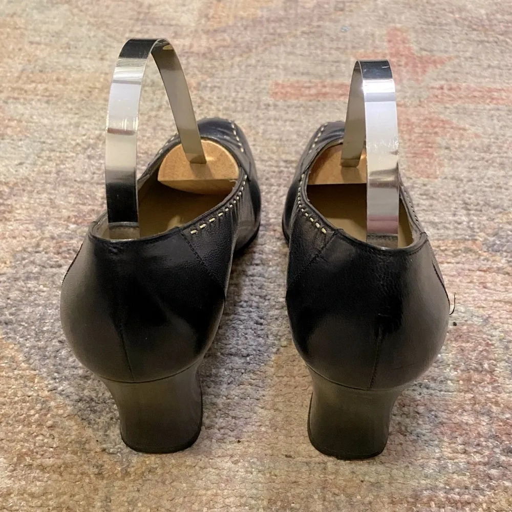 Dark Navy Vintage Stitched Close Toed Pumps - Image 7