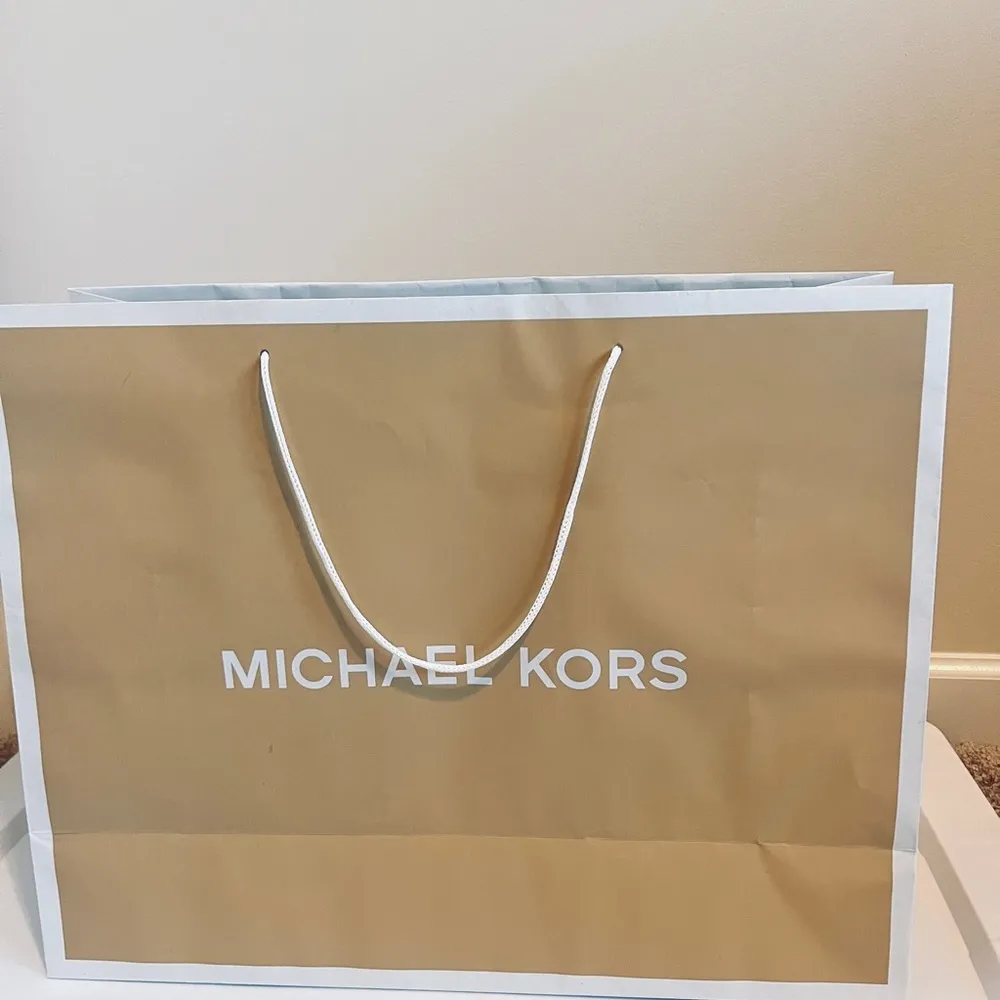 Michael Kors Jaycee Large Logo Backpack. Color : Vanilla - Image 8