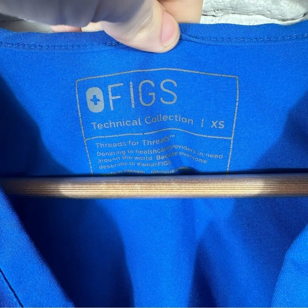FIGS  Casma Three-Pocket Scrub Top Royal Blue Size XS - Image 8