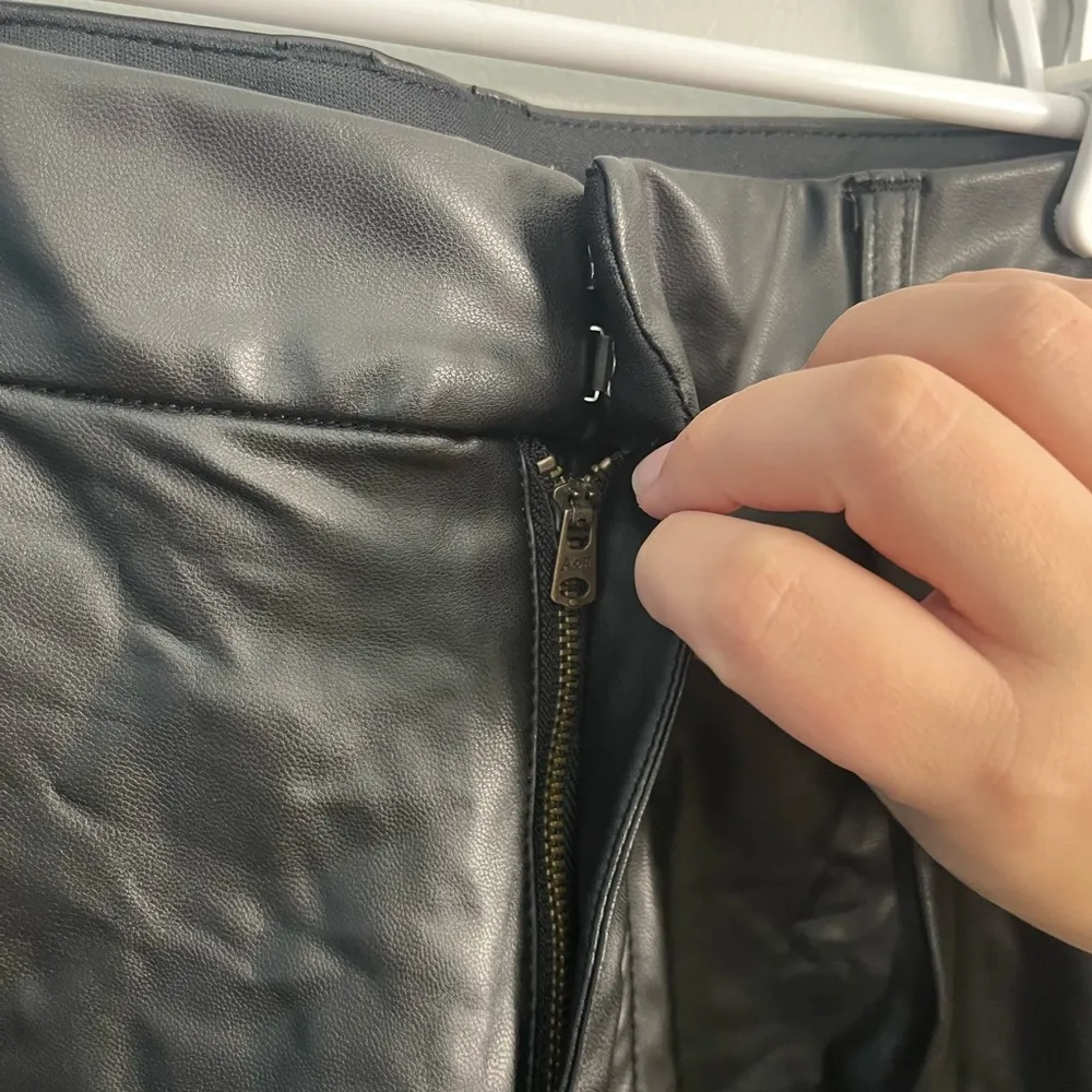 Abercrombie & Fitch faux leather tailored shorts in black size medium - Image 5