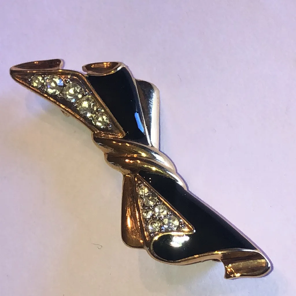 Elegant Vintage Black Enamel and Gold Tone Rhinestone Retro Boho Bow Brooch - Image 3
