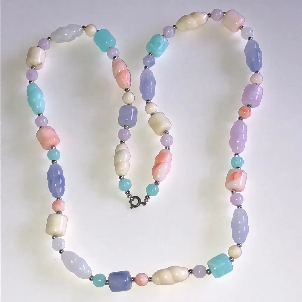 Vintage Pastel Lucite Beads Boho Beaded Necklace Purple - Image 2