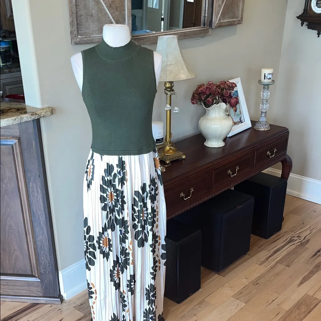 Skies are Blue Marcia Olive Green Pleated Sweater Tank Maxi Dress New - Image 4