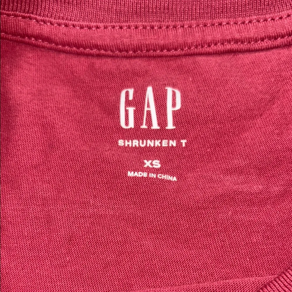 GAP Red Short Sleeve Tee‎ with Artistic Graphic - Image 2