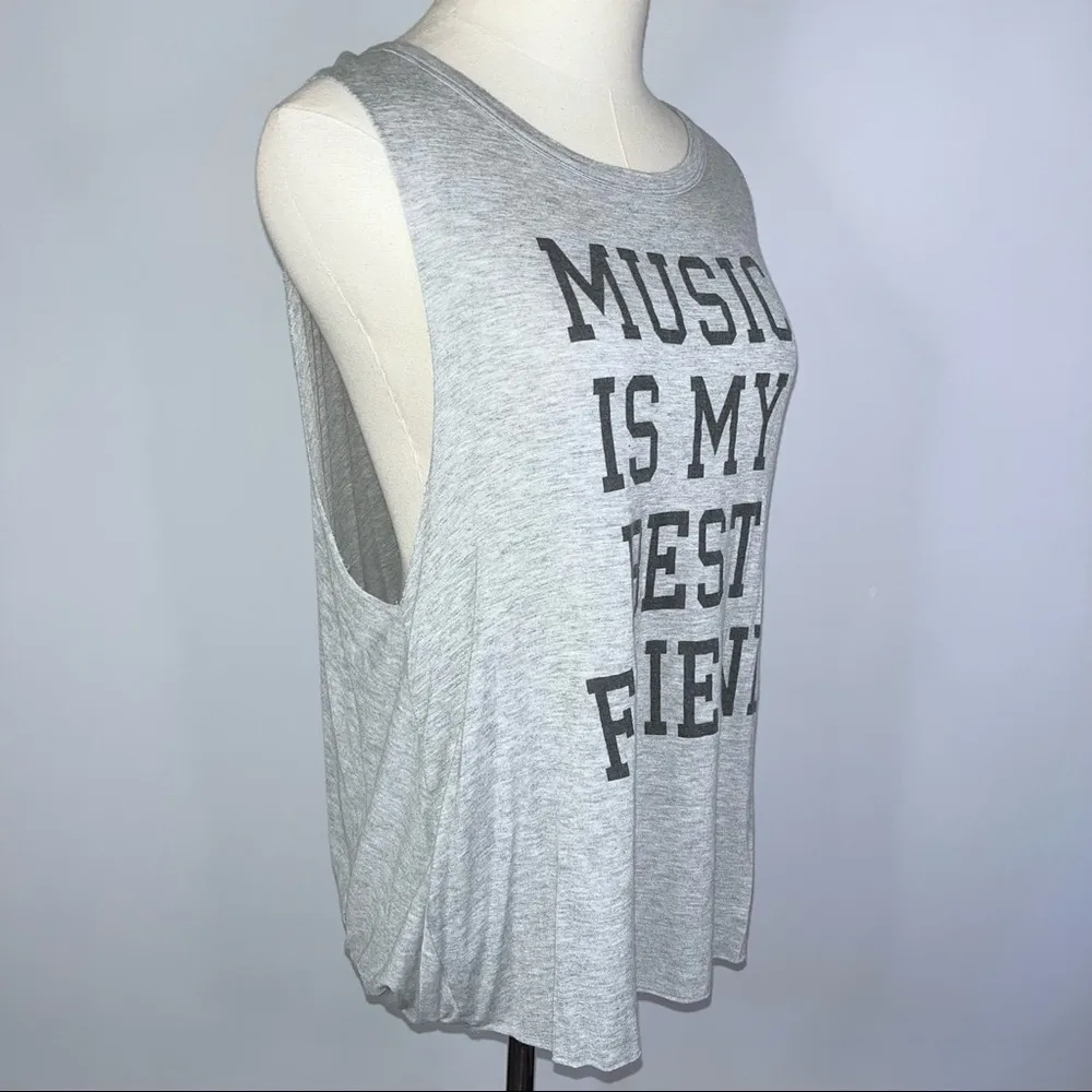 THE BUCKLE //  Heathered Gray Open Back Graphic Tank Top Medium - Image 5