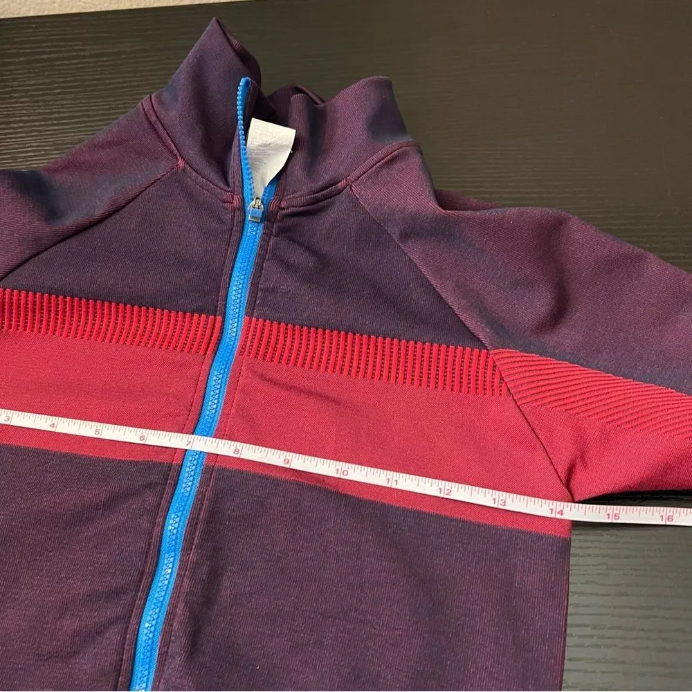 Fabletics Tory Cropped Seamless Jacket in Deep Navy / Haute Red / Lake Small - Image 9