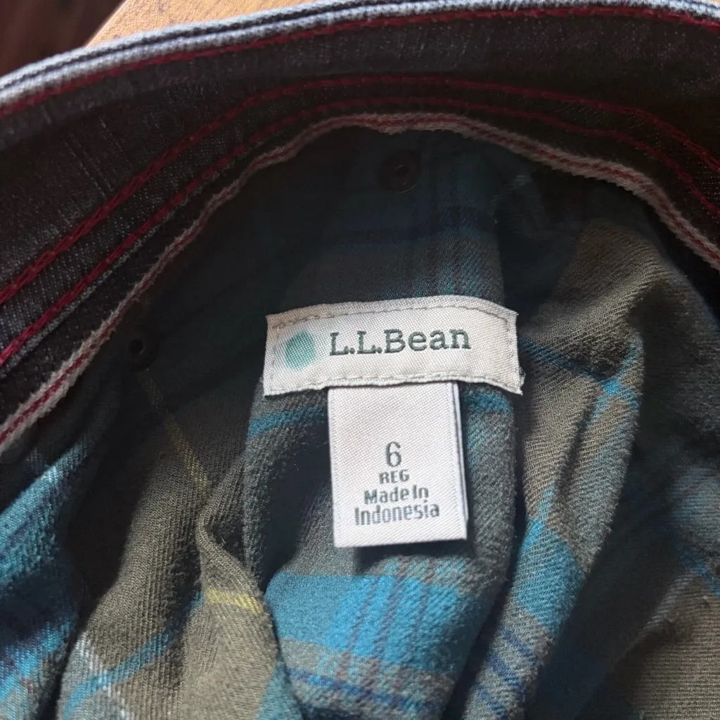 L.L. Bean Women's Boot Cut Jeans in Dark Blue Size 6 - Image 3