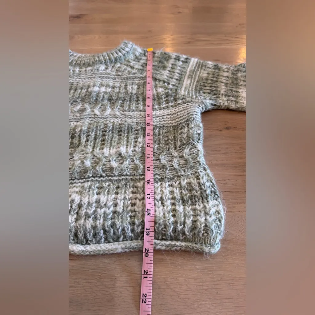 Universal Thread bell sleeve green sweater size
Medium - Image 6