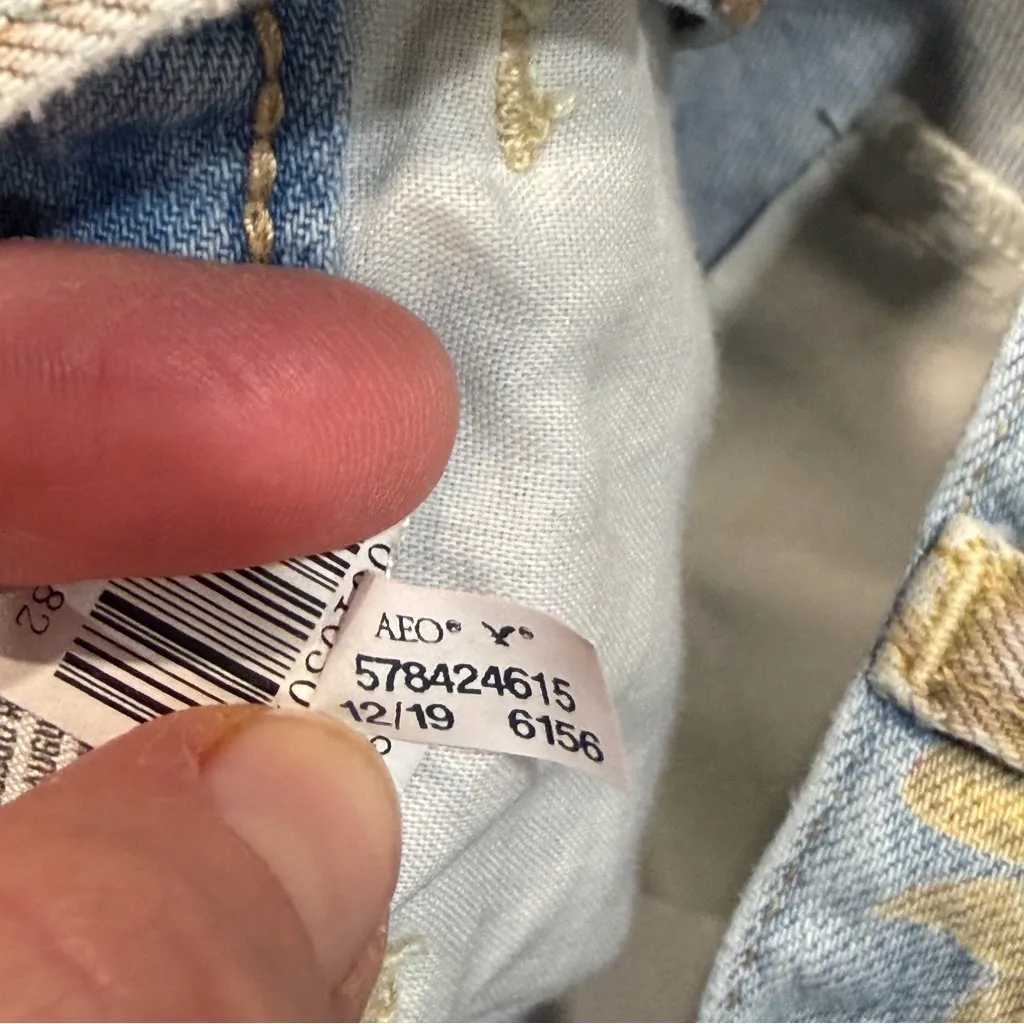 AEO American Eagle Denim Sunflower Mom Shorts size 2 - Image 9