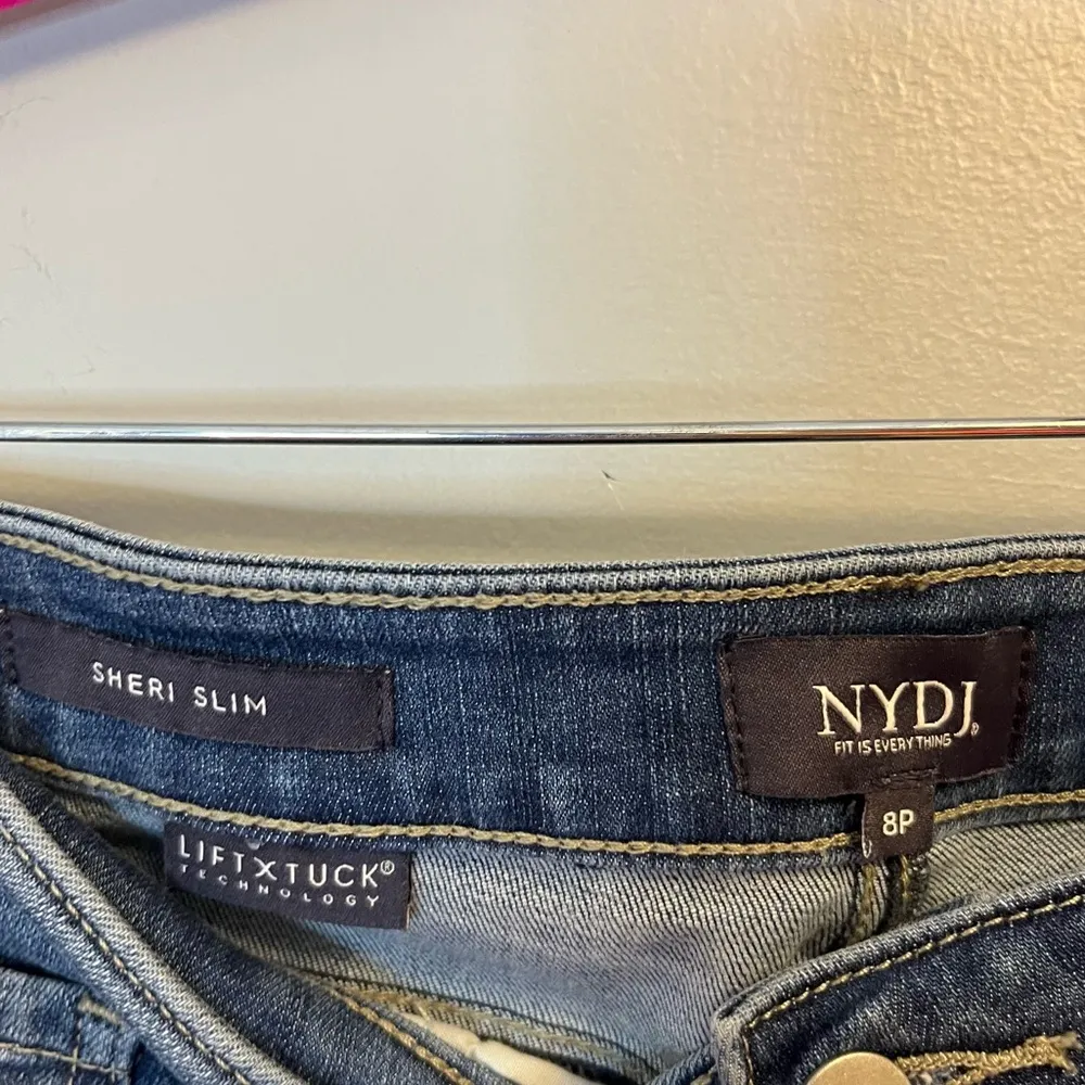 NYDJ Denim Medium Wash Sheri Slim Raw Hem Jeans Sz 8P EUC Ankle Length - Image 3