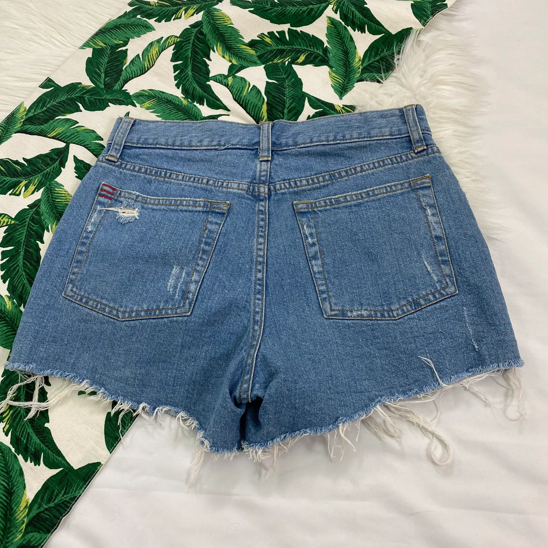 Urban Outfitters UO BDG Girlfriend High Rise Distressed Cutoff Shorts A070 - Image 3