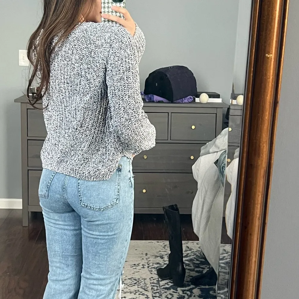 Black and White Knit Cropped Sweater Size M - Image 2