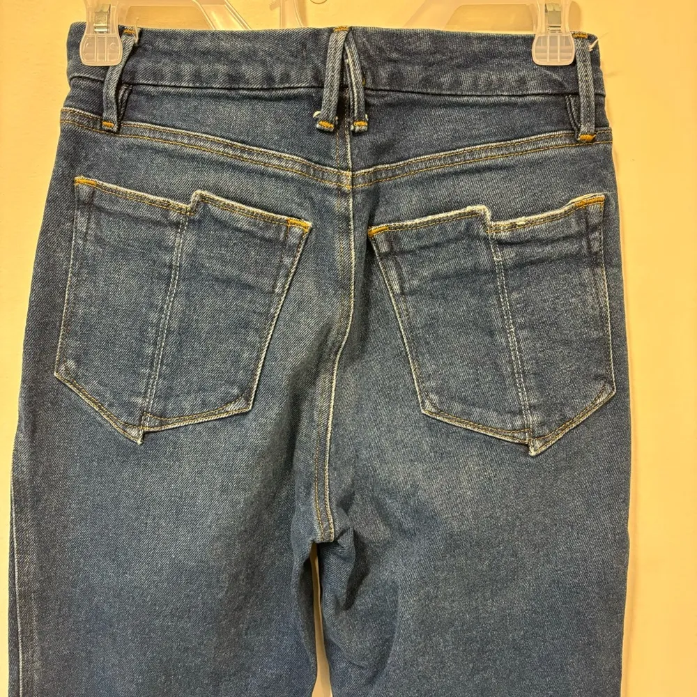 Good American Dark Wash Straight Leg Jeans Raw Hem Asymmetrical Pockets - Image 5