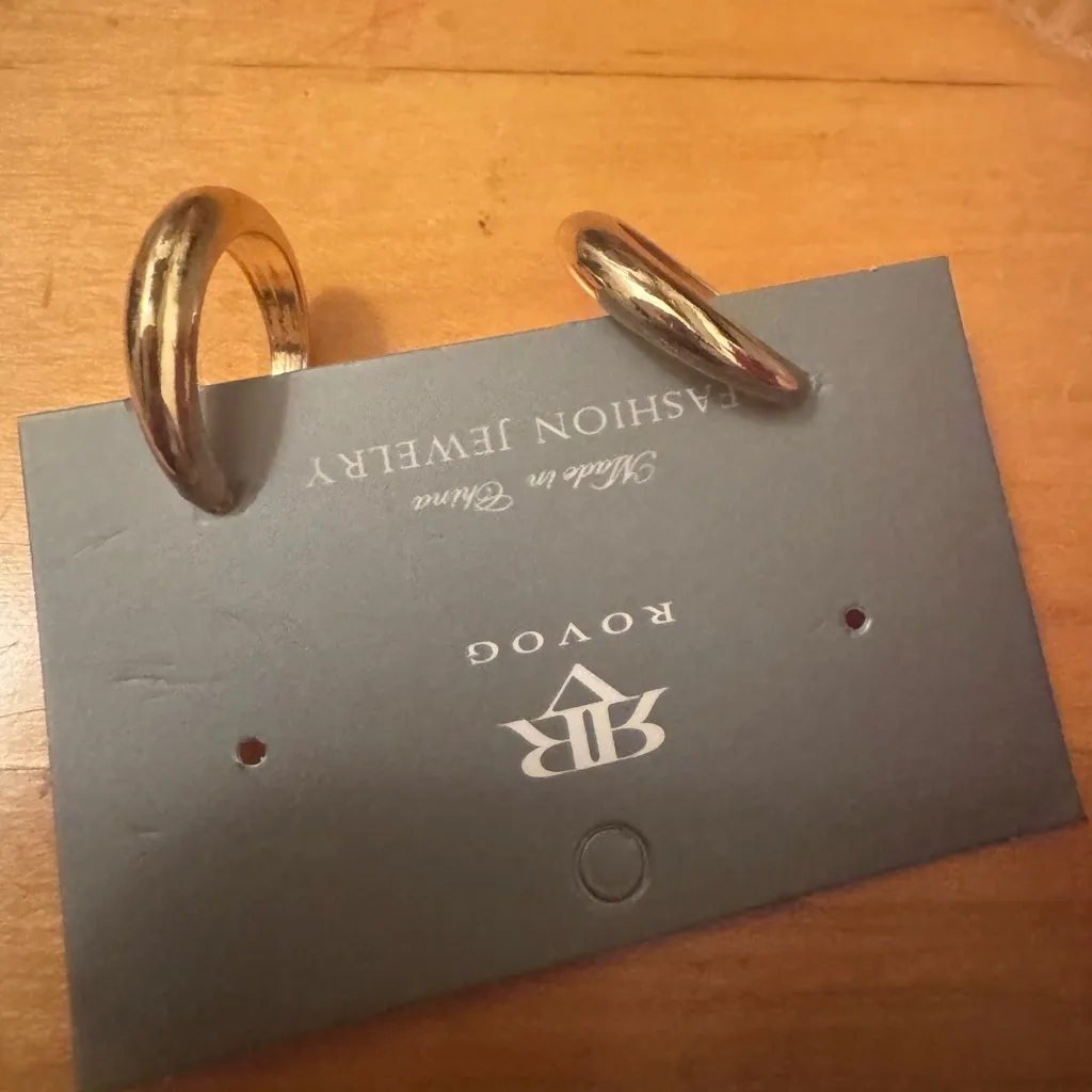 OVO Elegant Gold Hoop Earrings - Image 3