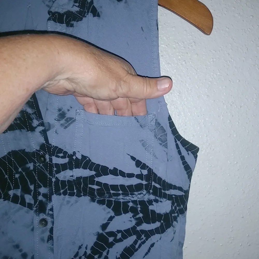 Rock & Republic S Sleeveless Tie Dye Blue Button Down Top - Image 8