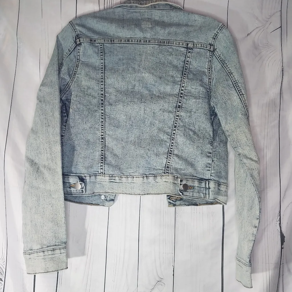 2B bebe Light Blue Cropped Denim Jacket - Image 7