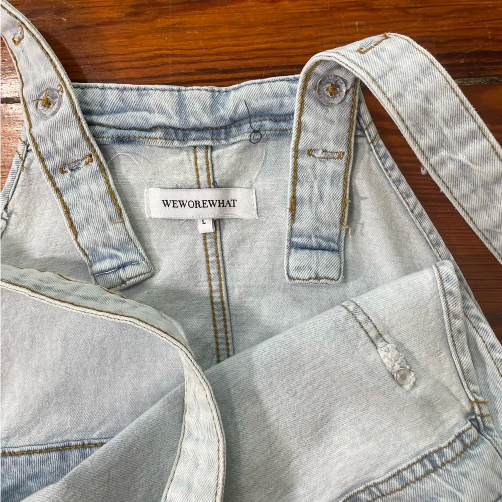 WeWoreWhat Light Wash Denim Slit Hem Raw Edge Overalls Shorts - Size Large - Image 12