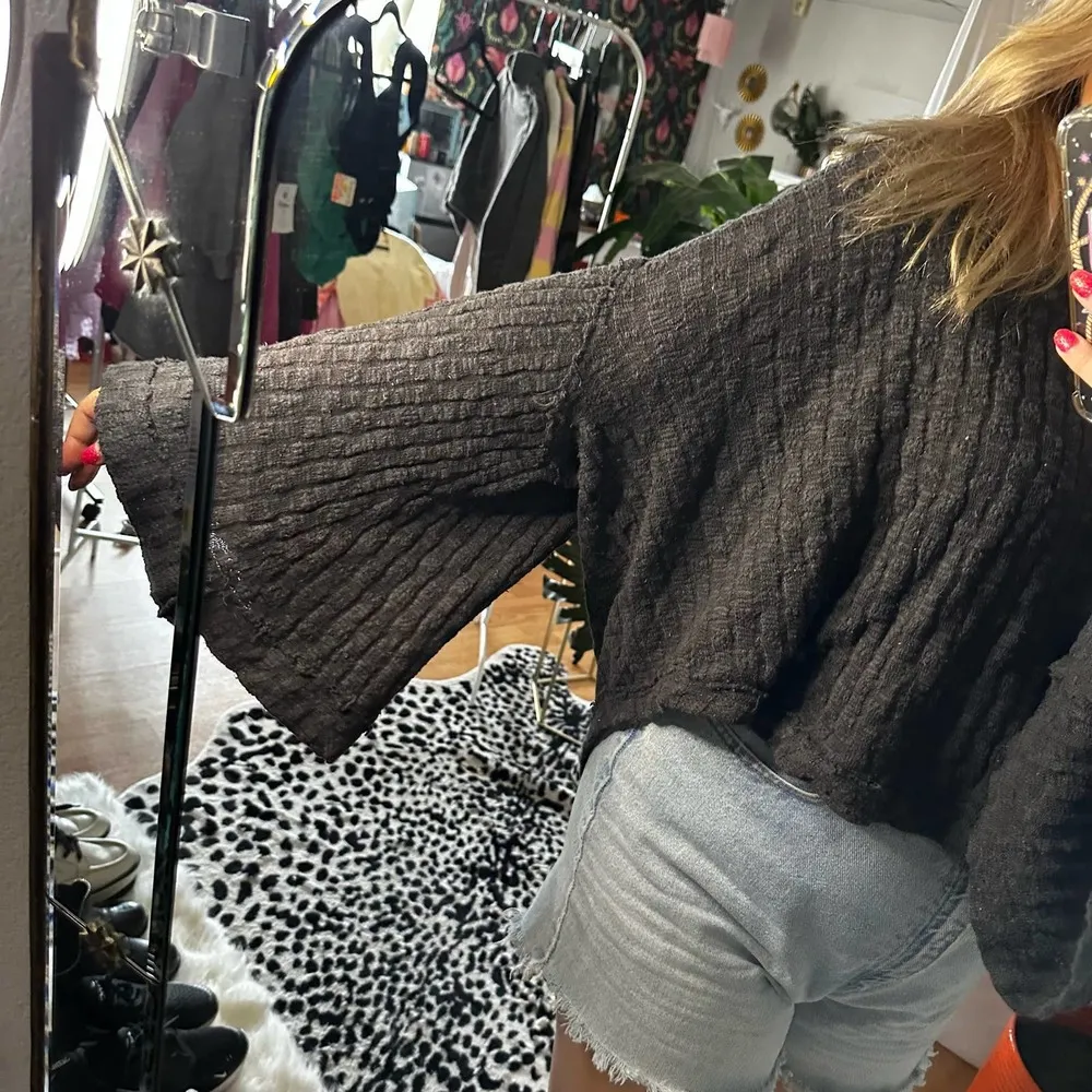 Free People Cropped Bell Sleeve Textured Knit Hooded  Sweater Gray Size Medium - Image 5