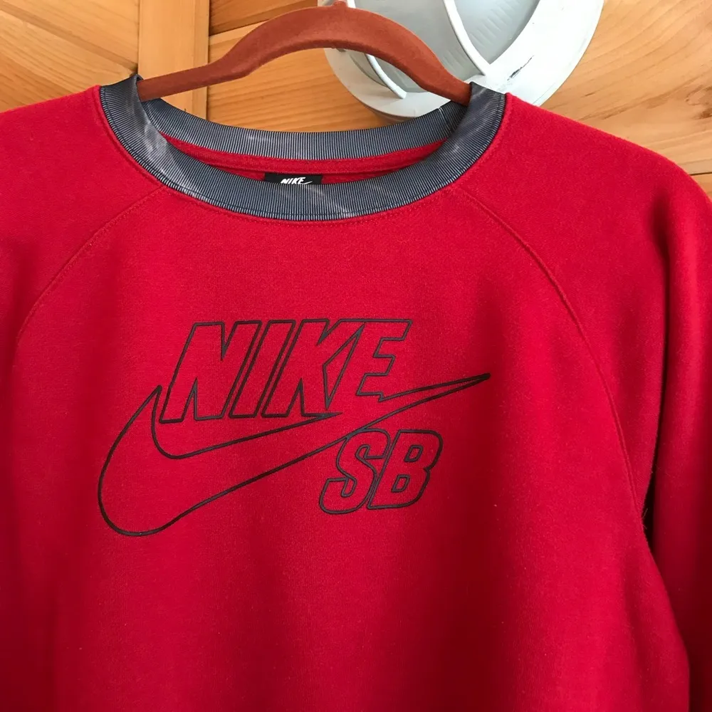 Nike RED/BLACK  SB GRAPHIC SWEATSHIRT PULLOVER - Image 2