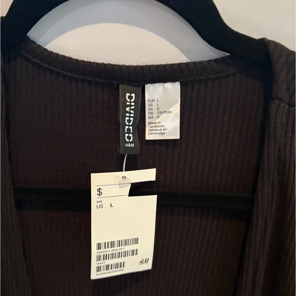 NWT H&M Long Black Ribbed Cardigan in Size Large. - Image 2