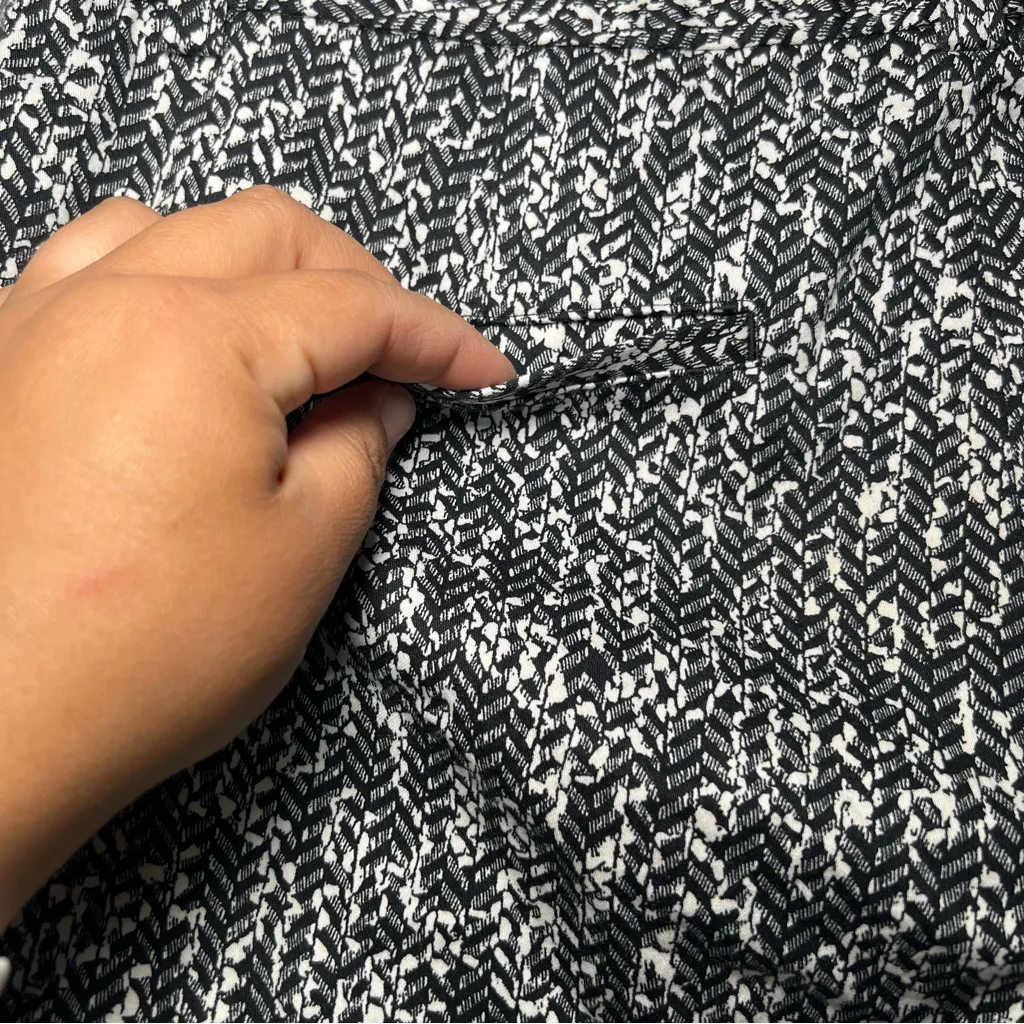 Express Womens Size 4 Black and White Patterned‎ Cuffed Chino Shorts Belt Loops - Image 6