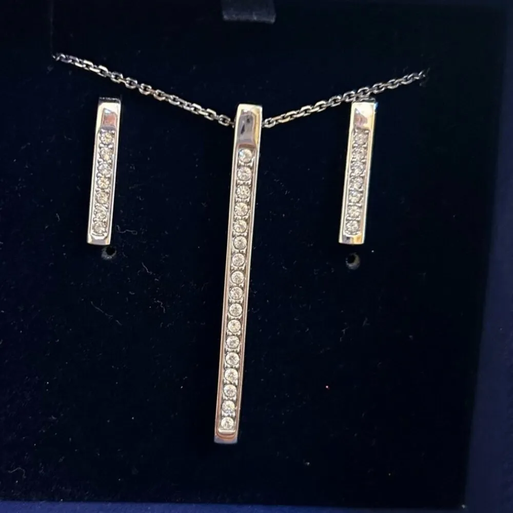 Vintage SWAROVSKI Crystal Bar Drop Pendant Necklace 18" and earrings set - Image 3