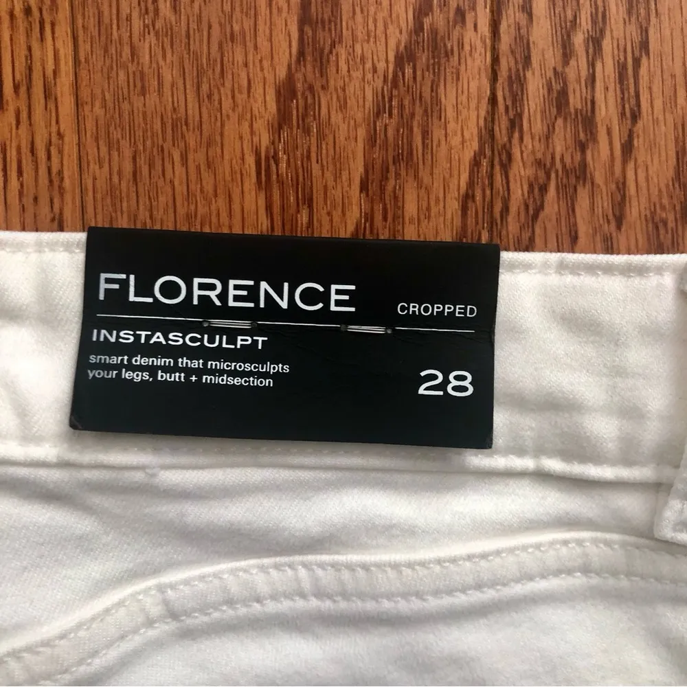DL1961 Smart Denim Florence Cropped Instasculpt White denim Women’s Size 28 NWT - Image 10