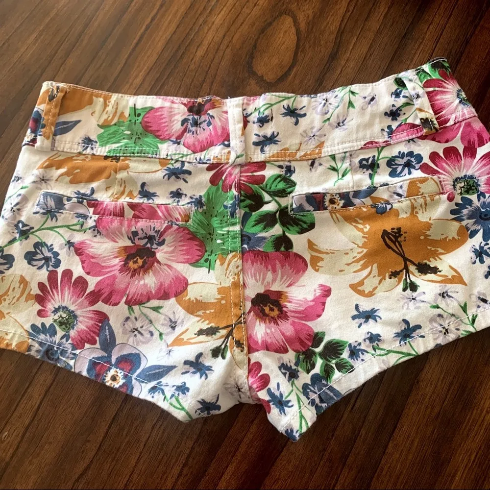 Lipstick DenimFloral Stretch Short Shorts 5 Size undefined - Image 4
