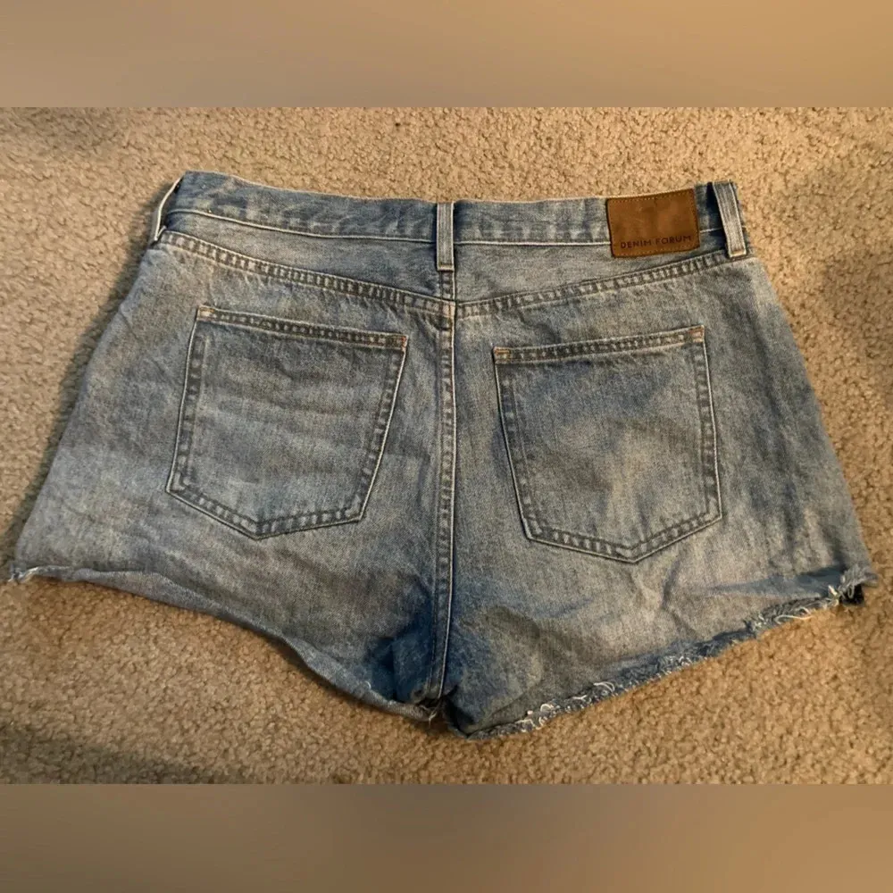 Aritzia Denim Forum The Ex-Boyfriend Short Size 31 Light Wash - Image 8
