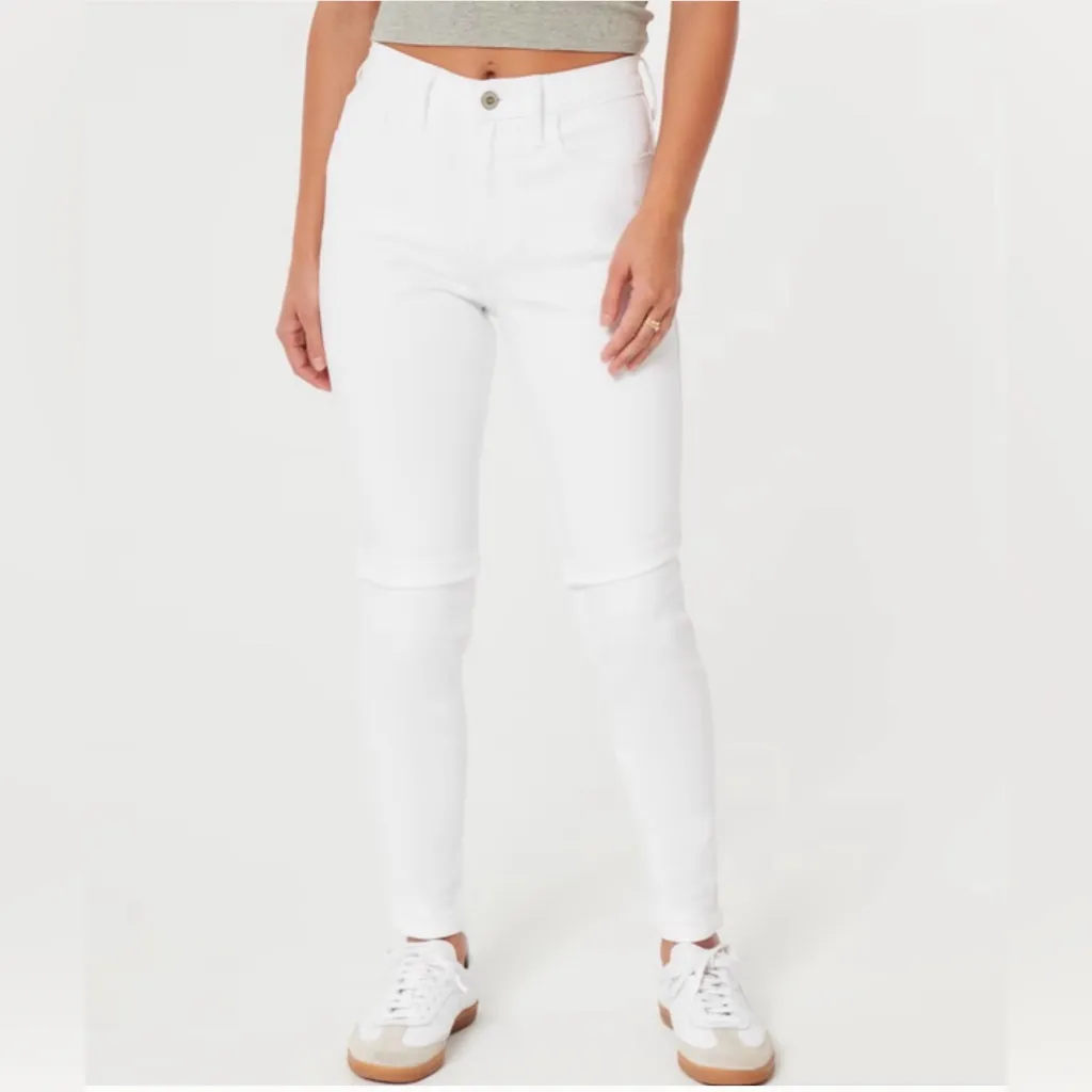 Hollister Women's Ultra High-Rise Straight Jeans White Size 3 - Image 2