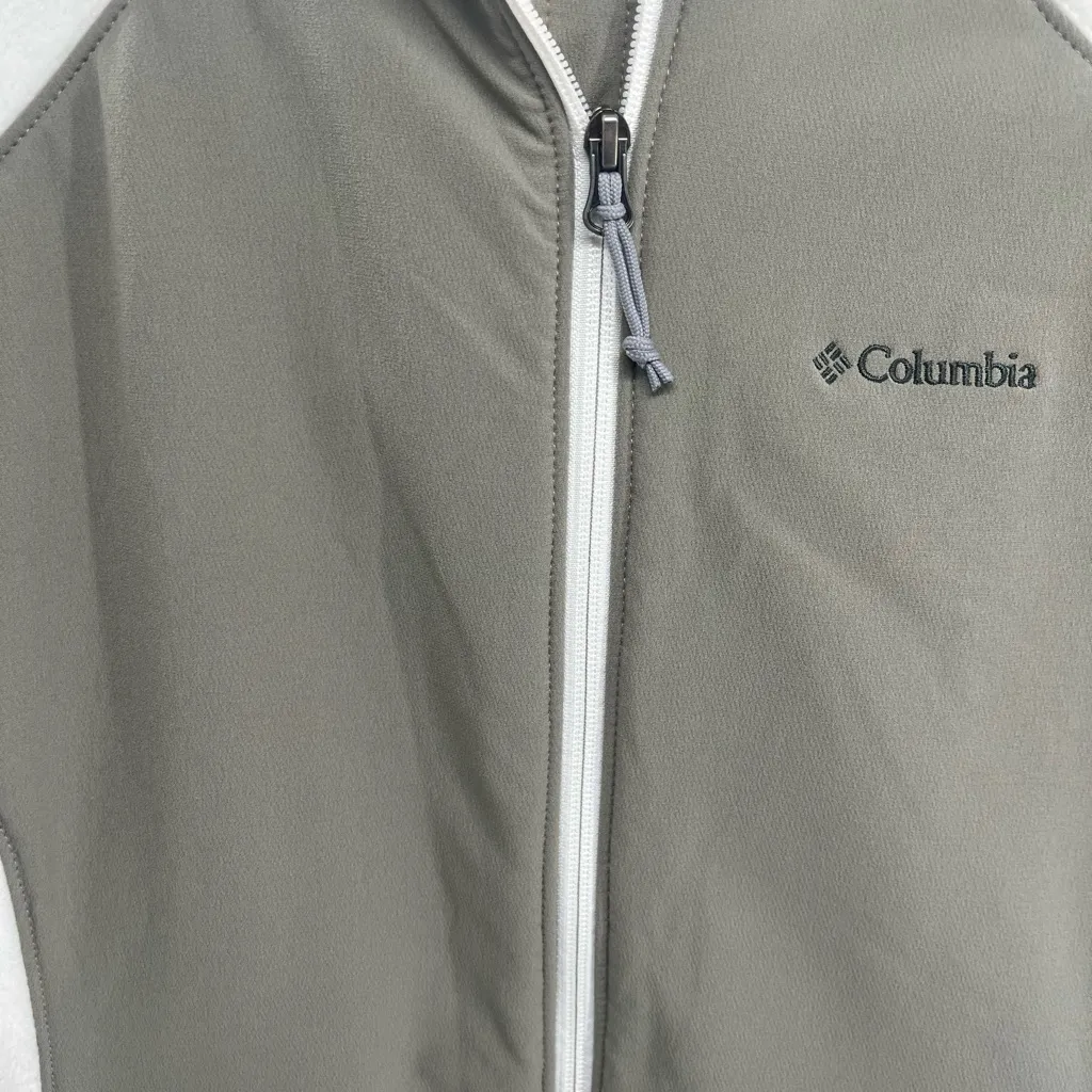 Columbia Grey & White Vest - Image 2