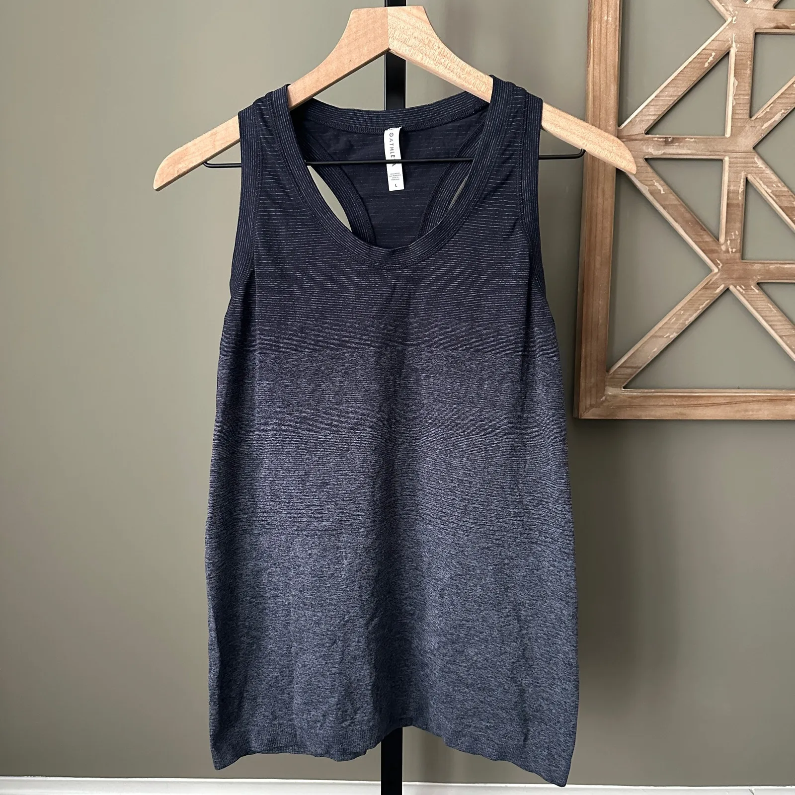 Athleta Momentum Gradient Heather Tank Top in Becca Blue Large - Image 2