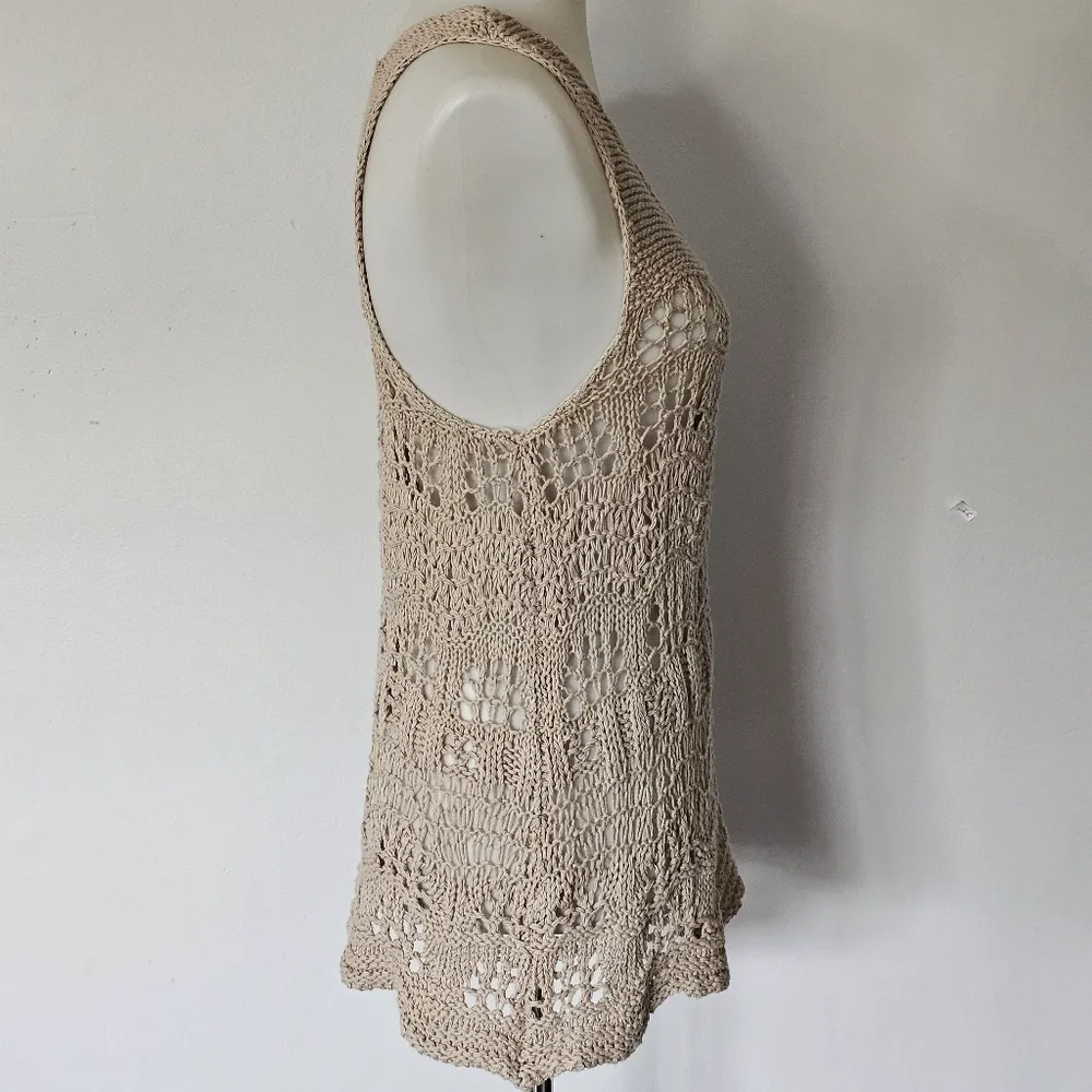 St. Tropez Beige Open Weave Scalloped Hem Crochet Sweater Tank Size Medium - Image 3