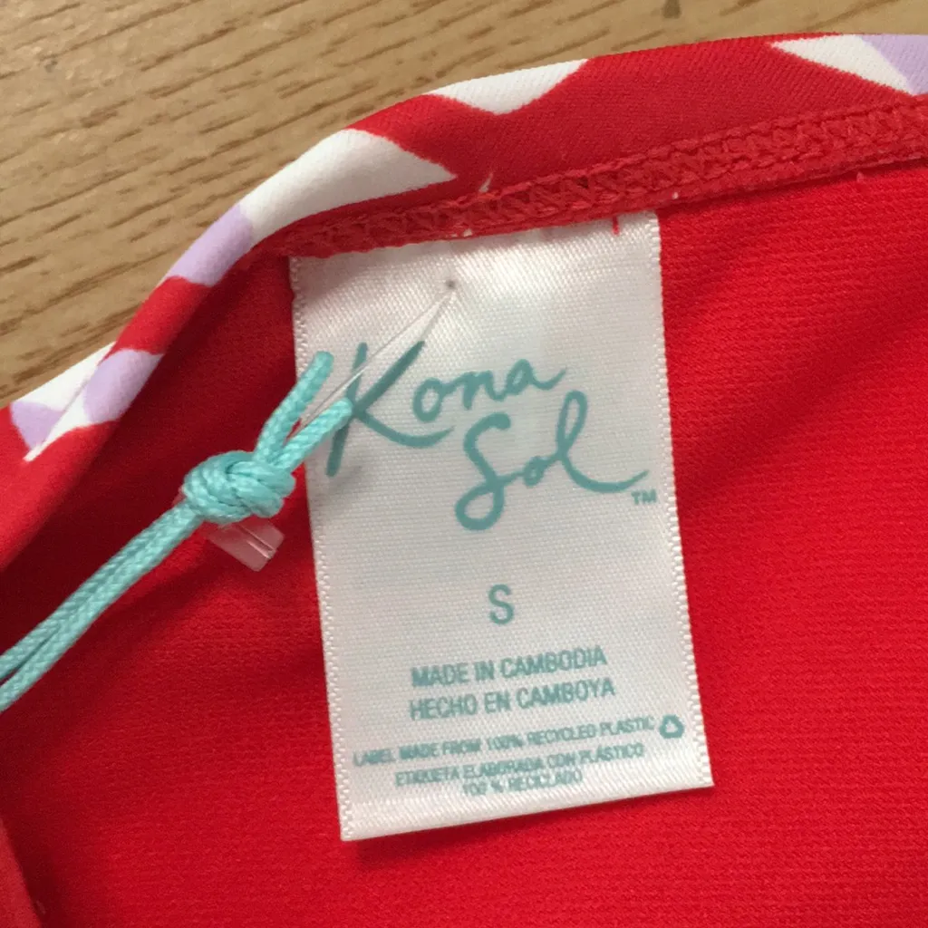 B43 New Womens Kona Sol Sexy Swimsuit Bikini Top Red White lilac Size Small - Image 5