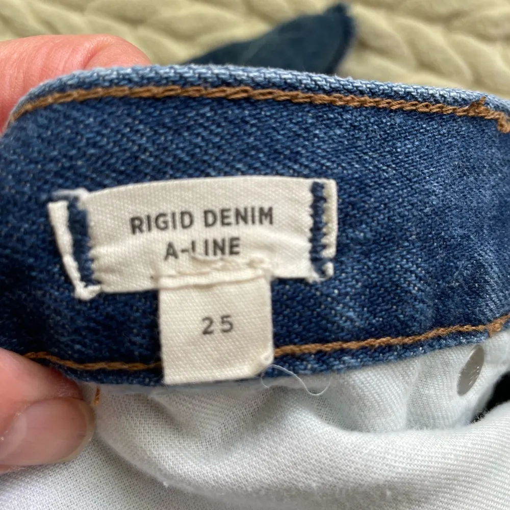 Madewell size 25 blue medium wash frayed raw hem A-line “rigid denim” mini skirt - Image 4