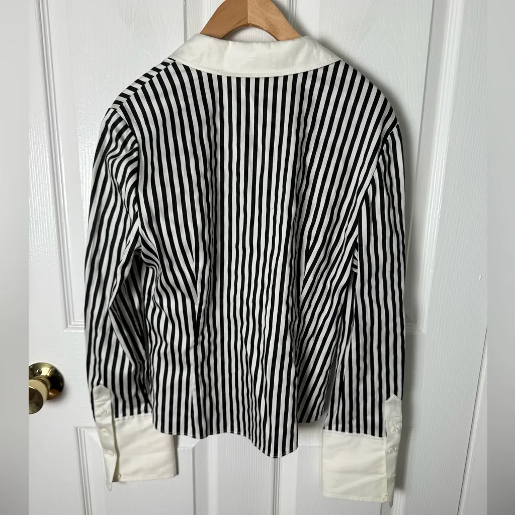 Alice + Olivia  Melia Fitted Button Down Top L - Image 5