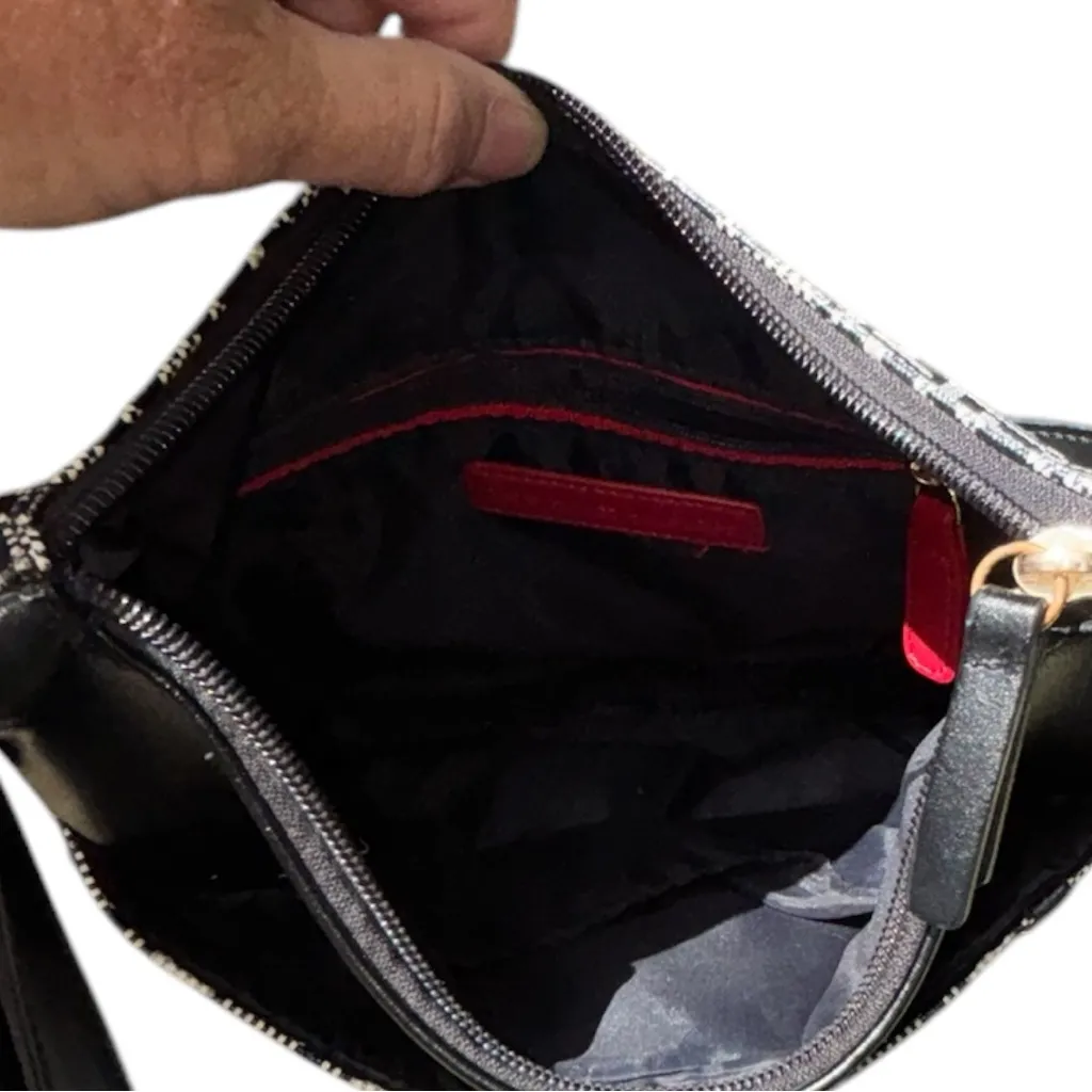 Tommy Hilfiger Crossbody - Image 3