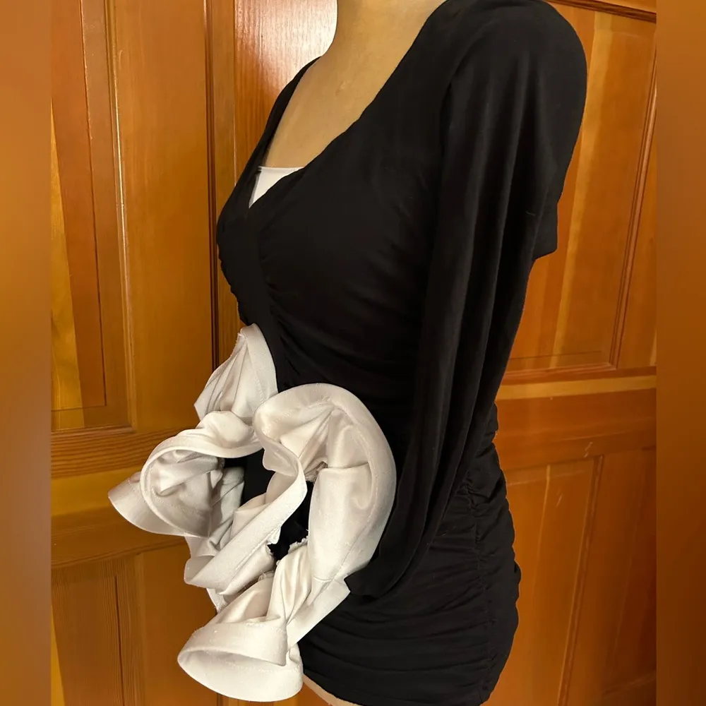 Vintage Two-Tone Bell-Sleeve Ruched Top. - Image 4