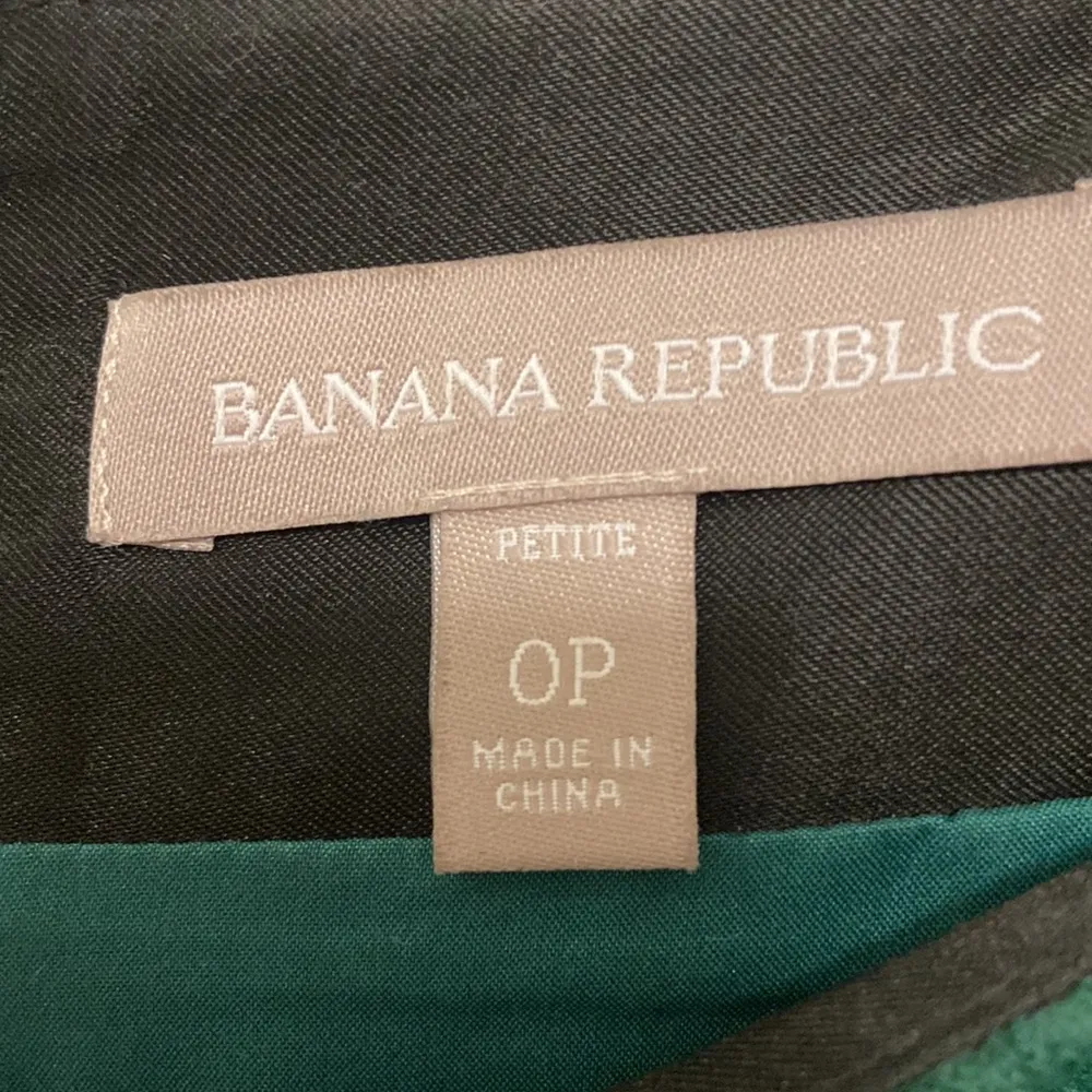 Banana republic skirt. Perfect for business casual - Image 3