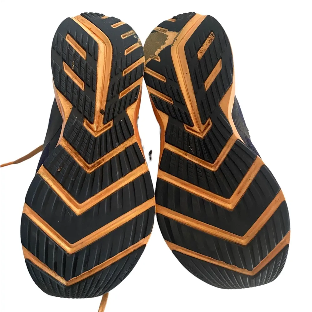 Brooks  Levitate 3 Sneakers - Image 4