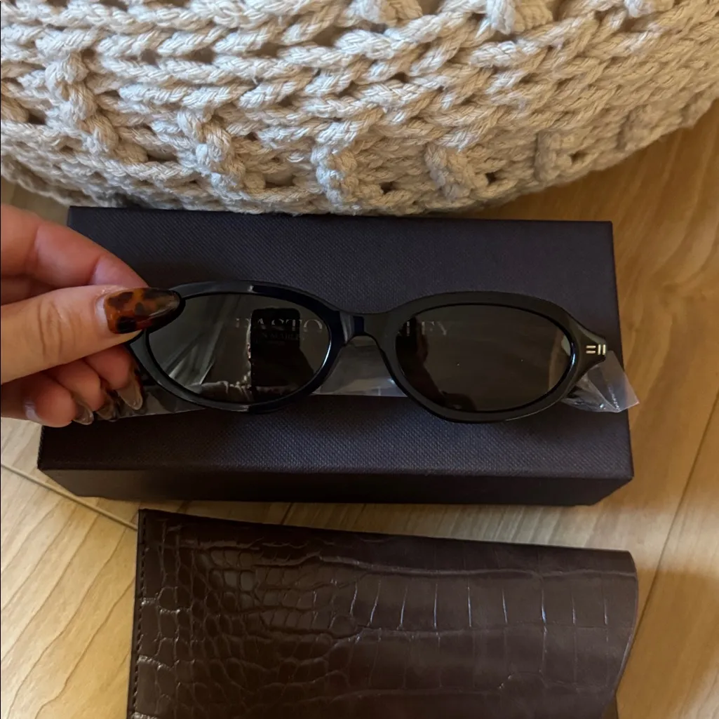 Easton Marley The Mayers Sunglasses Black - Image 3