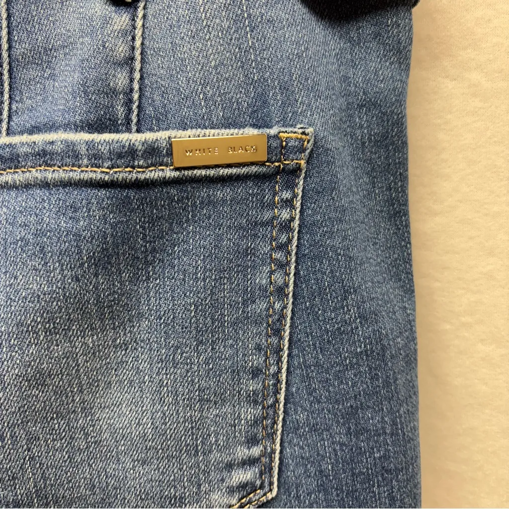 White House Black Market Crossover Waist‎ Cropped Jeans - Image 9