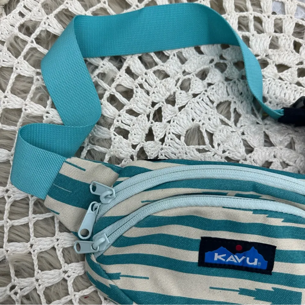 Kavu Canvas Spectator Belt Bag Blue Striped - Image 4