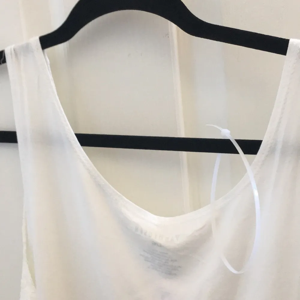 FINAL MARKDOWN Ladies van heusen tank top large - Image 4