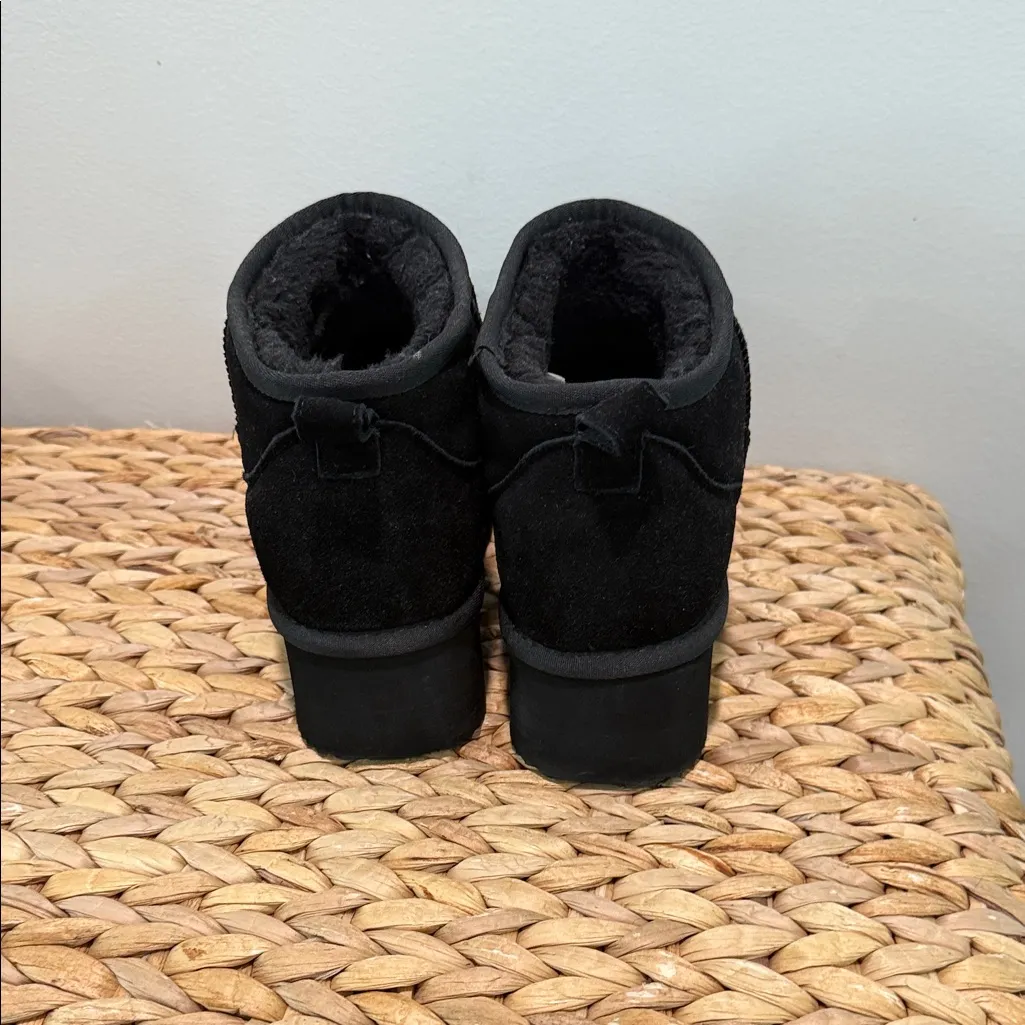 Amazon Women's Black Winter Boots - Image 3