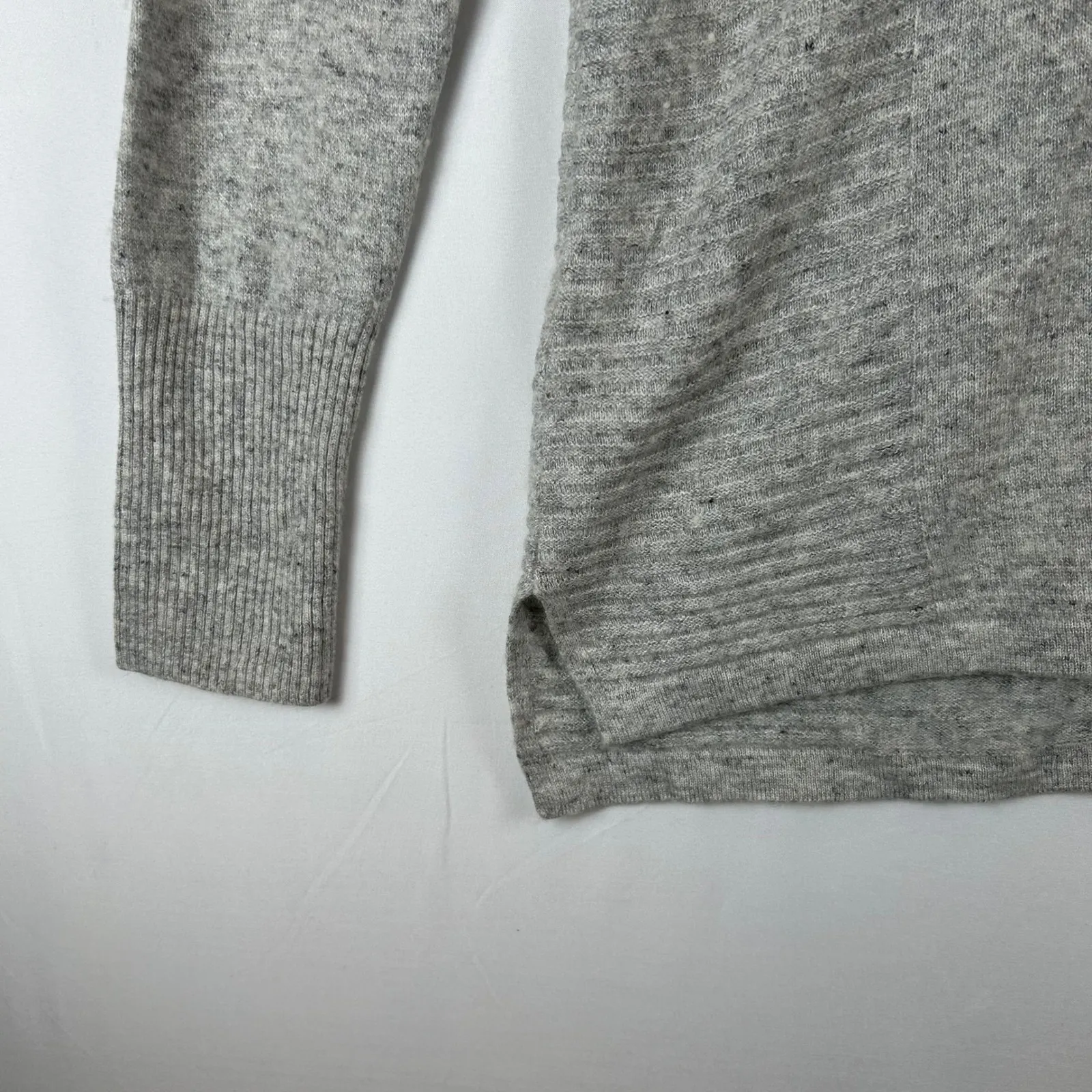 Royal Robbins V-Neck Gray Wool Blend Sweater Lightweight Womens Size L - Image 11
