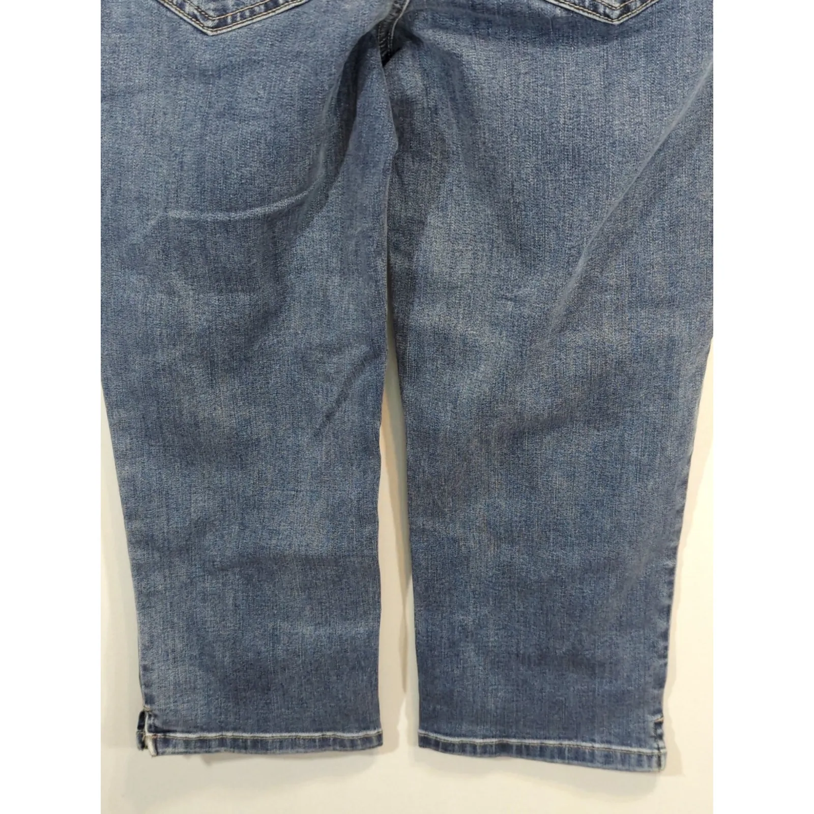 Chico's Perfect Stretch Capri Wash Blue Capri Denim Womens Small Casual Outdoor - Image 8